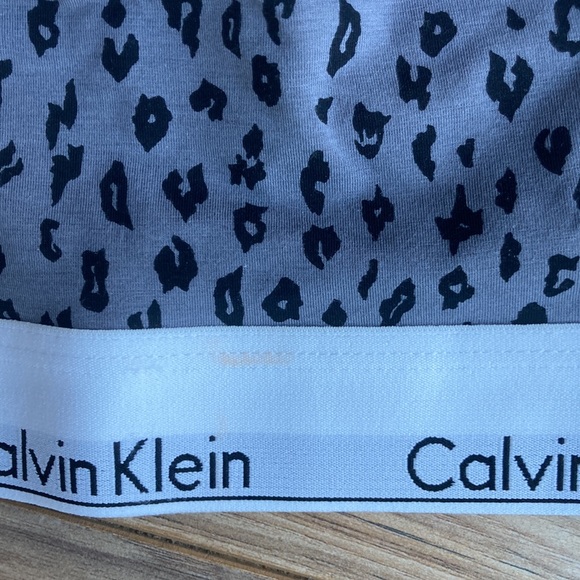Calvin Klein Bra Medium NWT - Picture 4 of 4